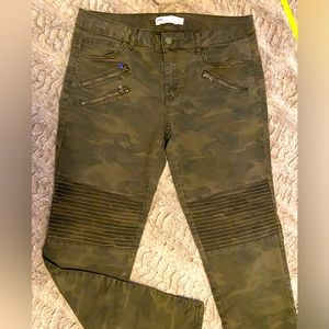 *3/$25* Zara Camouflage Moto Ankle Jeans